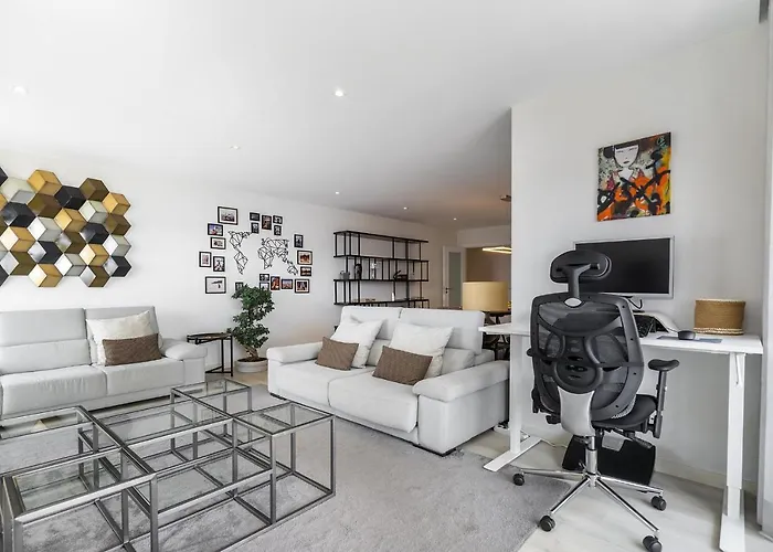 Whome Family - Urban Retreat With Parking, Ac, Elevator In Great Location Apartment Lisbon