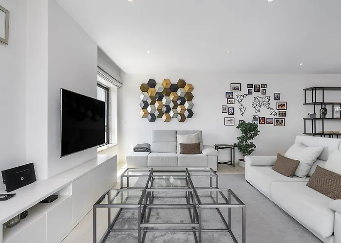 Whome Family - Urban Retreat With Parking, Ac, Elevator In Great Location * Lisbon