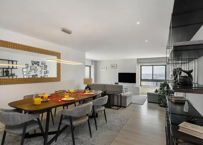 Apartment Whome Family - Urban Retreat With Parking, Ac, Elevator In Great Location Lisbon