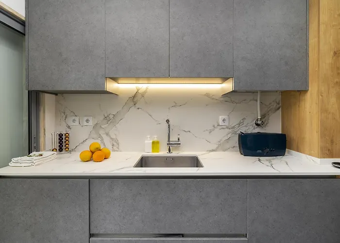 Apartment Whome Family - Urban Retreat With Parking, Ac, Elevator In Great Location *