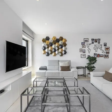 Whome Family - Urban Retreat With Parking, Ac, Elevator In Great Location * リスボン
