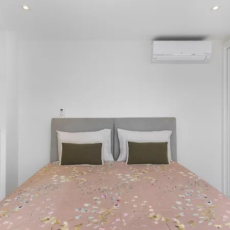 Whome Family - Urban Retreat With Parking, Ac, Elevator In Great Location * リスボン