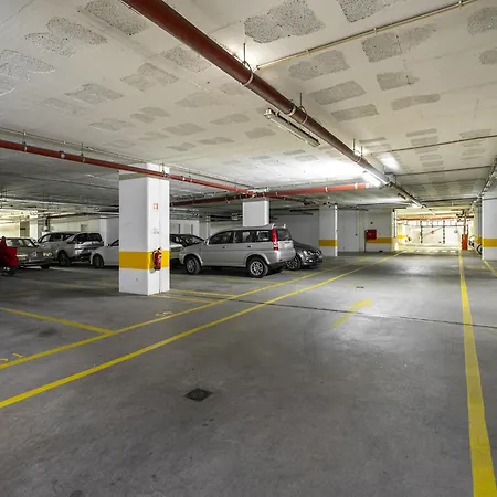 Whome Family - Urban Retreat With Parking, Ac, Elevator In Great Location アパート リスボン