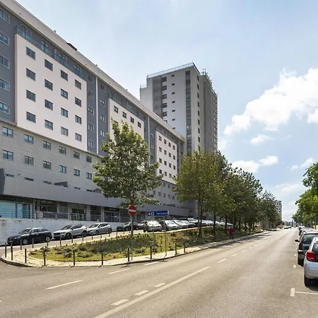 Whome Family - Urban Retreat With Parking, Ac, Elevator In Great Location リスボン