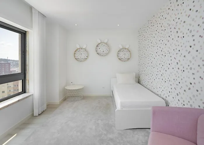 Whome Family - Urban Retreat With Parking, Ac, Elevator In Great Location *