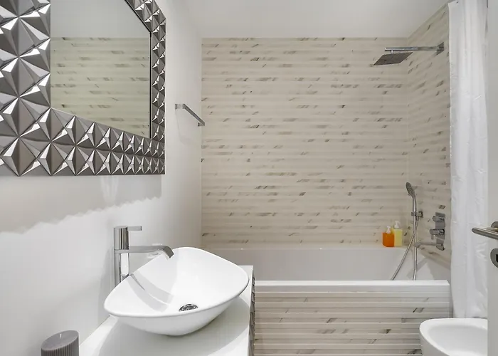 Whome Family - Urban Retreat With Parking, Ac, Elevator In Great Location *