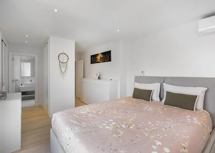 Whome Family - Urban Retreat With Parking, Ac, Elevator In Great Location