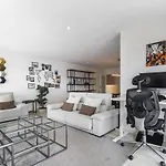 Whome Family - Urban Retreat With Parking, Ac, Elevator In Great Location Apartamento Lisboa